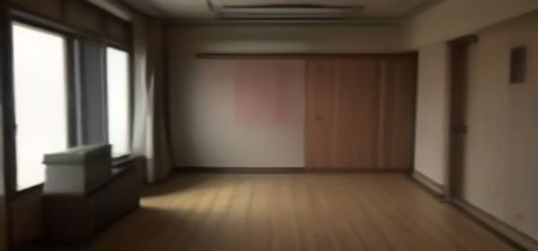 题材分类标签云展示在暗底屏幕上，多种色彩标签区分不同题材方向，呈现内容多样性